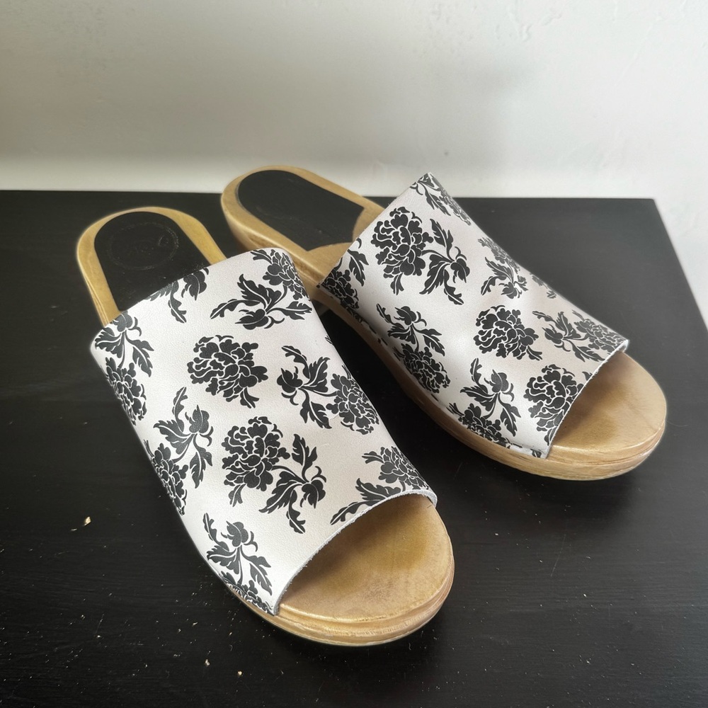 No. 6 Black and White Floral Mules